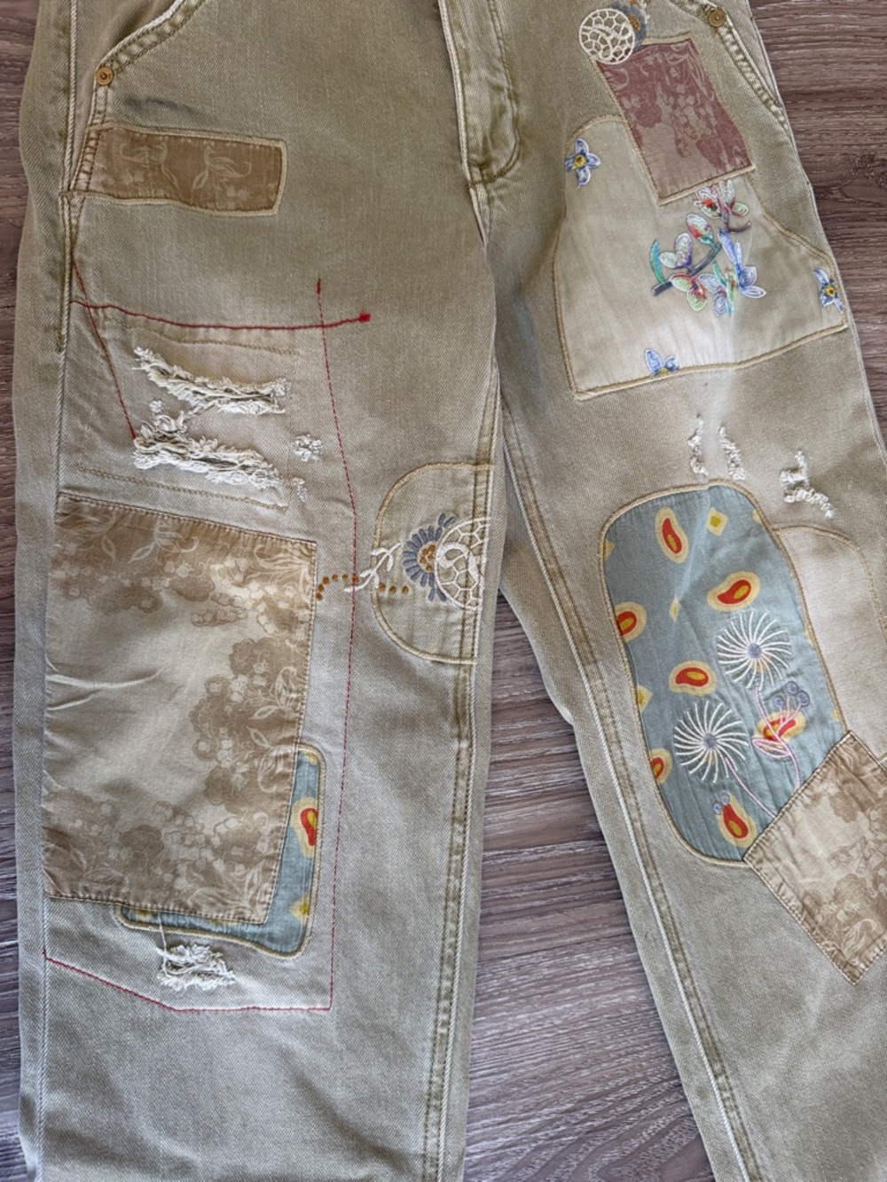 Anthropologie Pilcro The Wanderer Barrel Embroidered Patchwork Pants Size: 25 - Picture 7 of 13